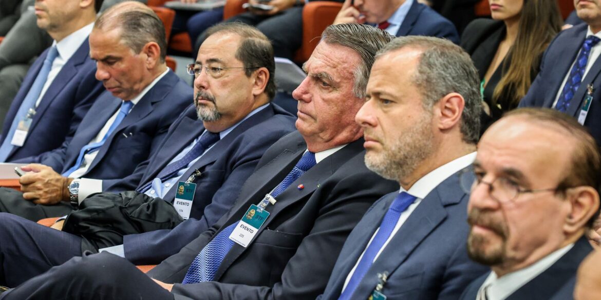 defesas-de-bolsonaro-e-de-outros-reus-contestam-execucao-das-penas