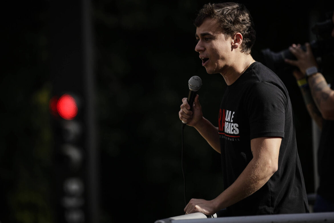 moraes-intima-defesa-de-bolsonaro-a-explicar-uso-de-celular-de-nikolas-durante-visita