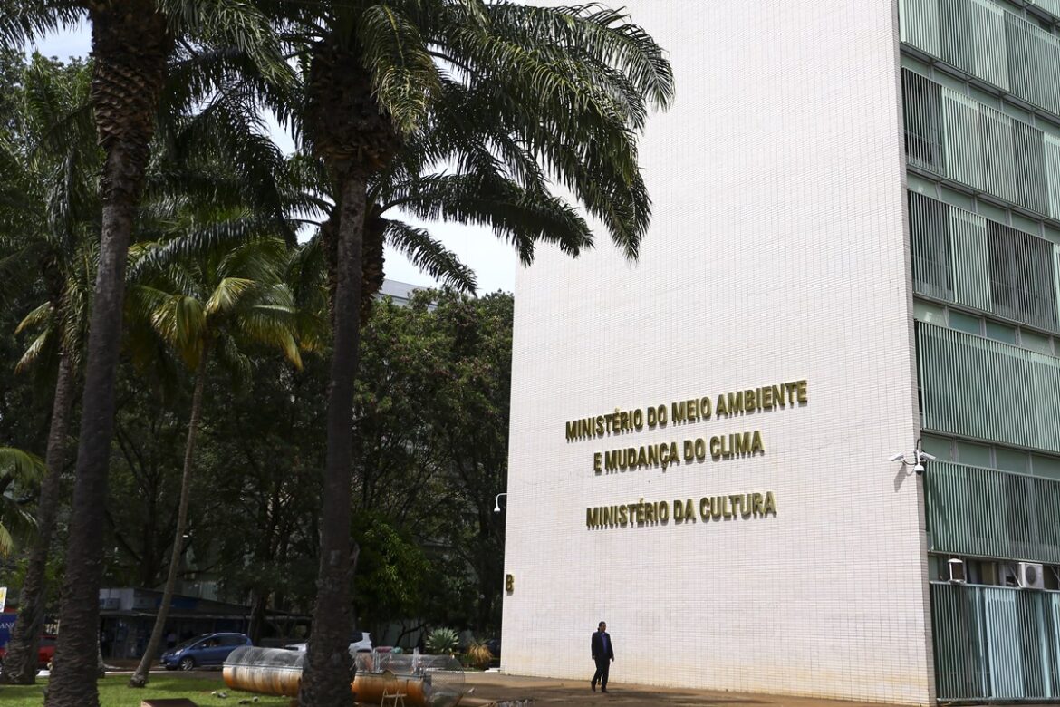 minc-anuncia-reajuste-salarial-e-criacao-de-cargos.-veja-o-que-muda