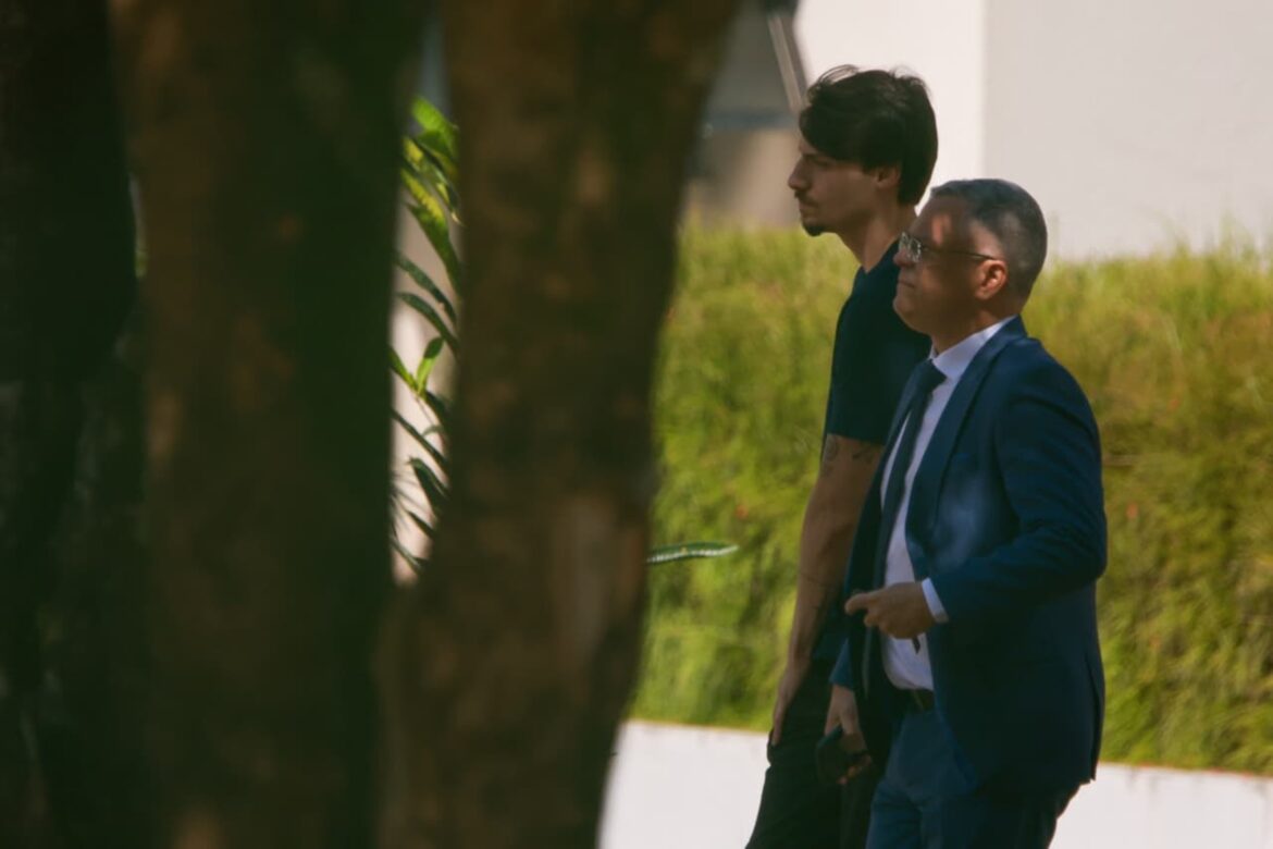 jair-renan-visita-bolsonaro-na-prisao-na-superintendencia-da-pf