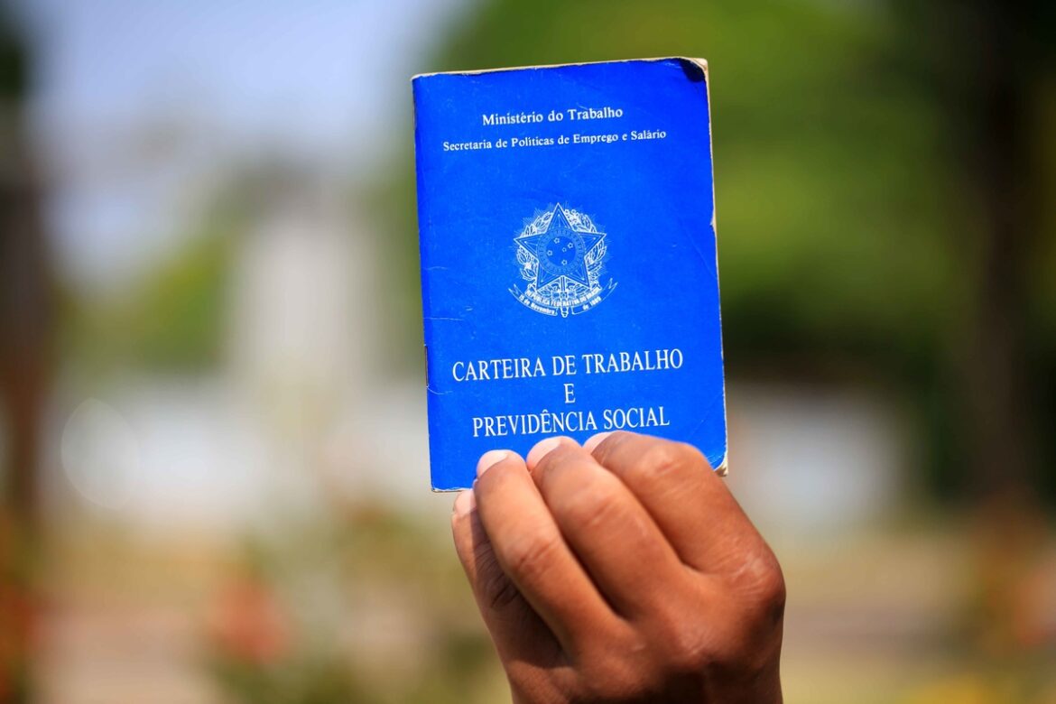 contratacoes-de-jovens-crescem-122%-na-reta-final-do-ano