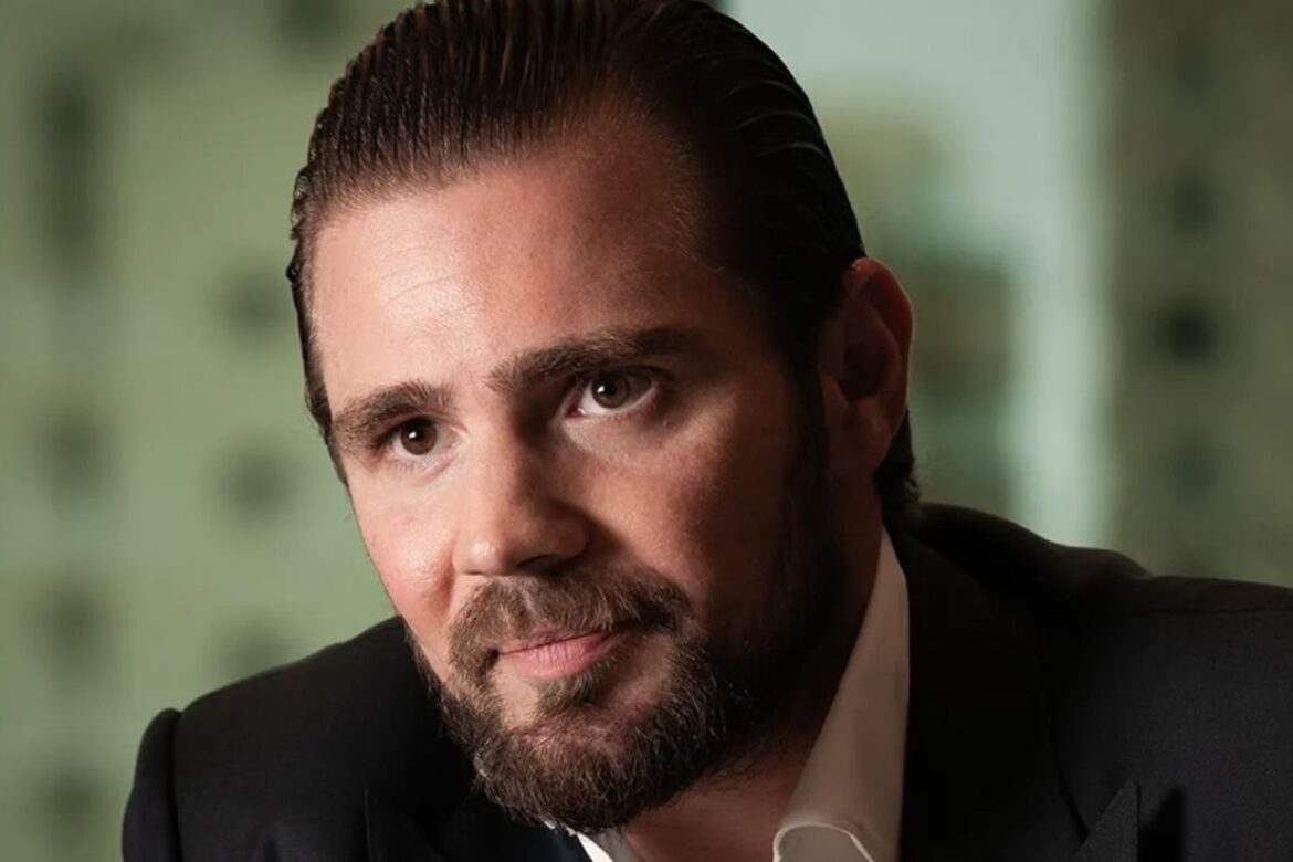 advogado-de-vorcaro-desiste-de-falar-em-evento-pouco-antes-da-soltura-do-banqueiro