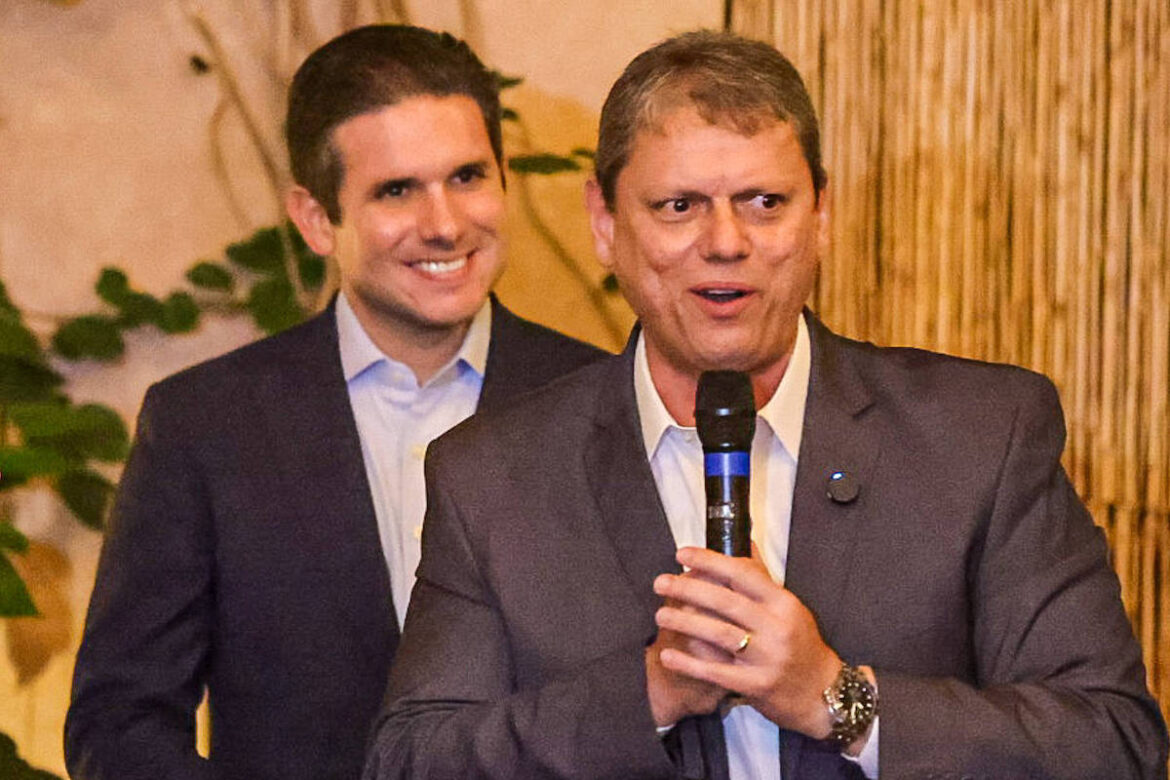 tarcisio-homenageia-motta-e-claudio-castro-em-evento-na-sede-da-rota