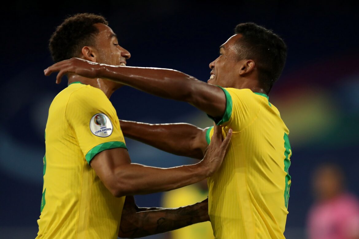 danilo-e-alex-sandro-atingem-marca-juntos-com-libertadores-do-flamengo