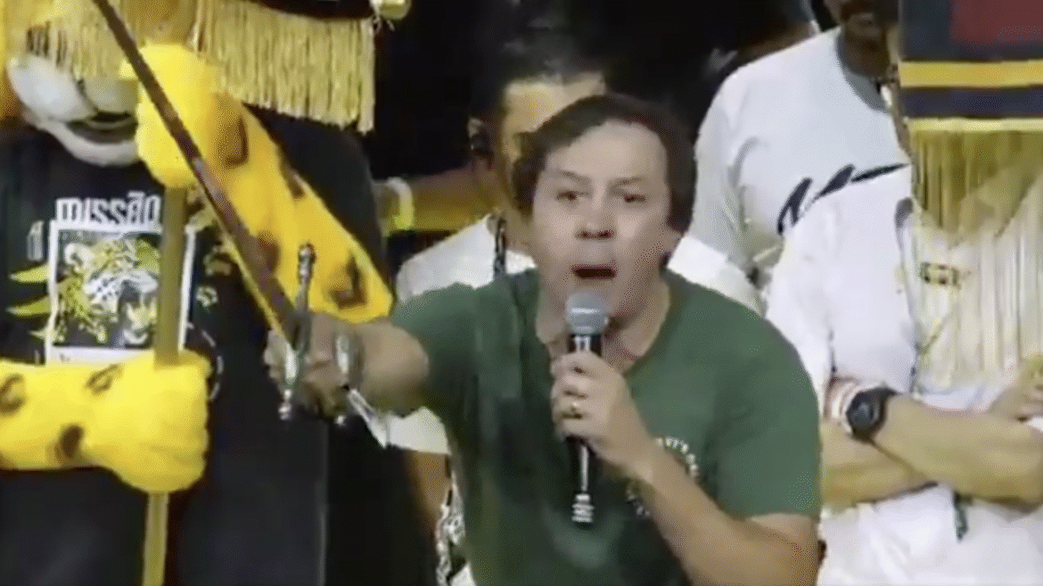 com-espada-em-punho,-lider-do-mbl-que-deu-calote-em-faculdade-apresenta-o-missao