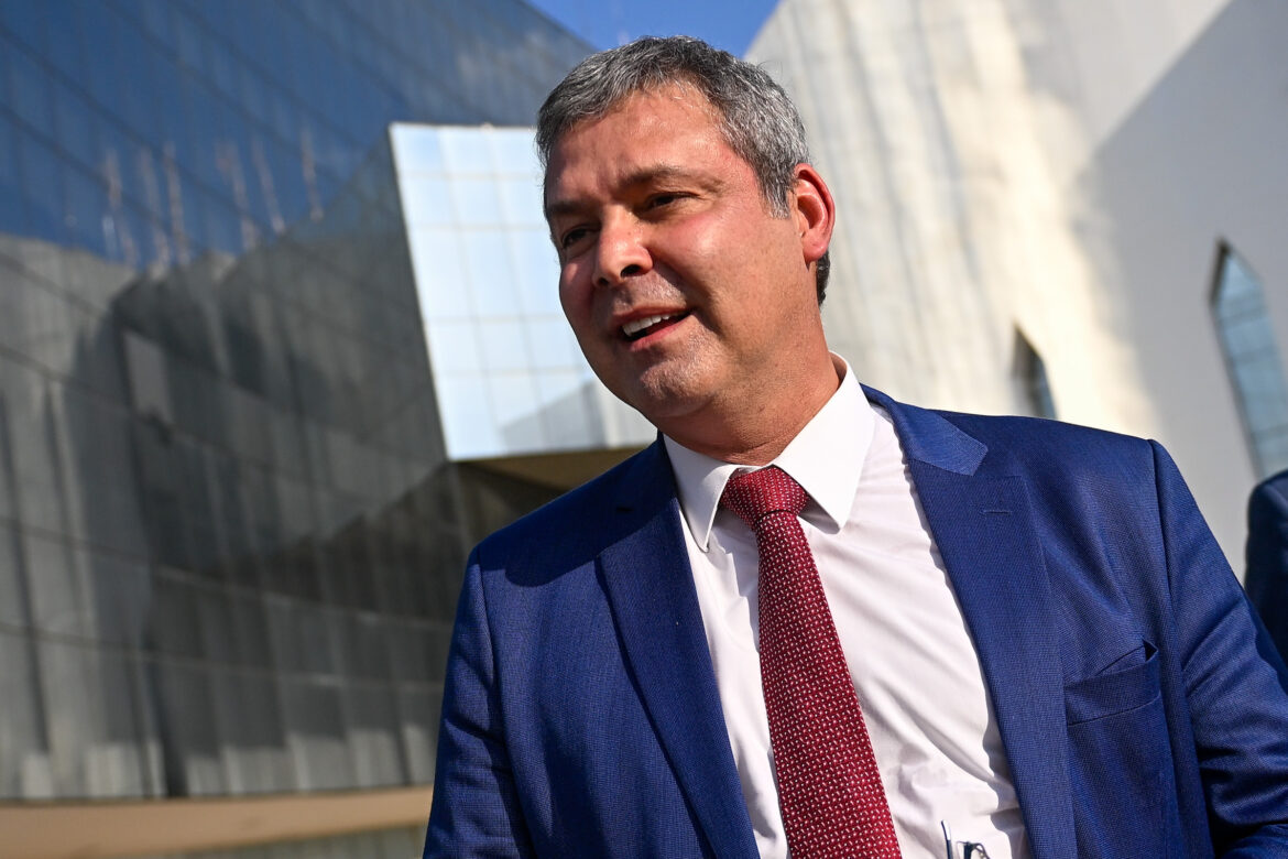 lider-do-pt-celebra-ato-bolsonarista-esvaziado:-democracia-venceu