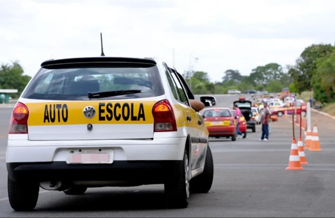 aulas-em-autoescola-deixam-de-ser-obrigatorias-para-tirar-cnh