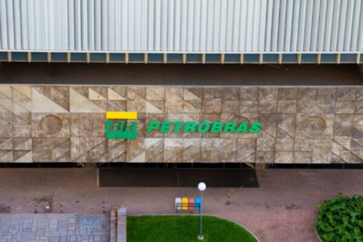 querosene-de-aviacao-sobe-3,8%-em-dezembro,-diz-petrobras
