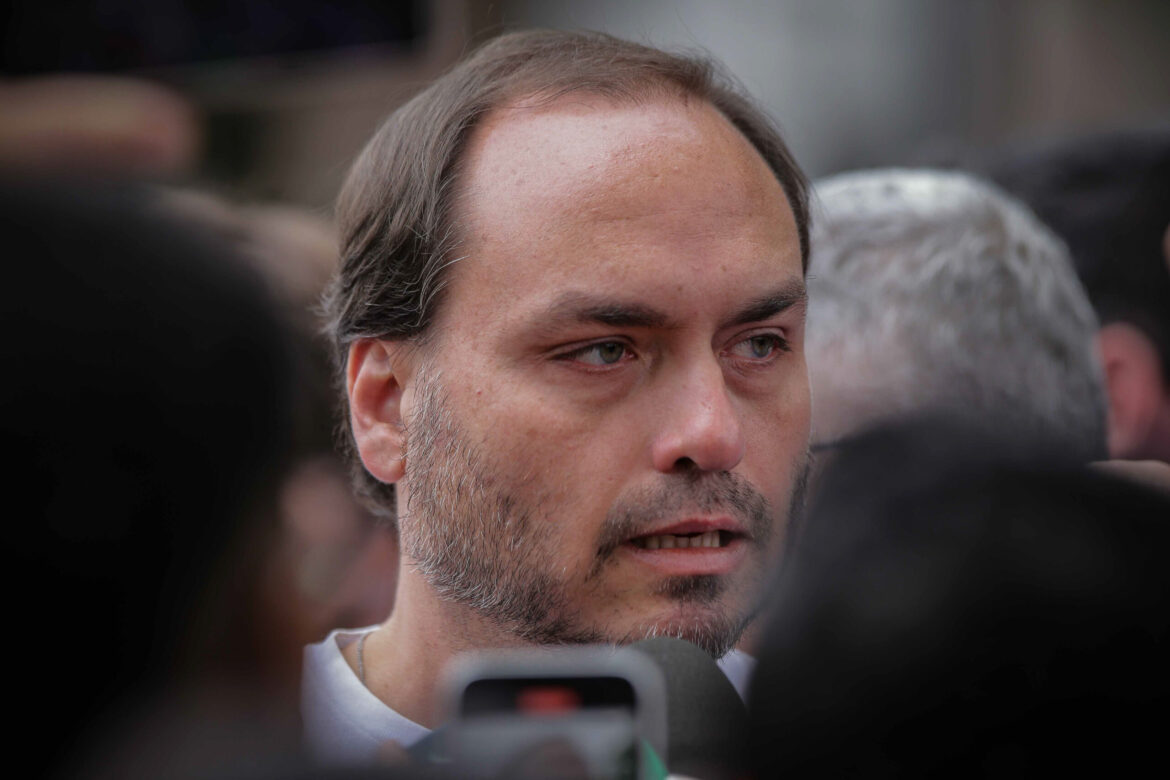carlos-bolsonaro-se-manifesta-sobre-tensao-entre-michelle-e-flavio