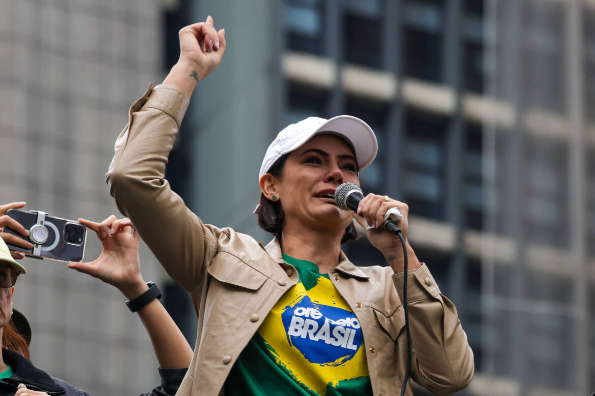 michelle-bolsonaro-critica-apoio-a-ciro-gomes,-contraria-aliados-e-expoe-racha-na-direita-do-ceara