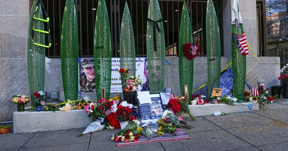 guarda-que-sobreviveu-a-tiros-em-washington-faz-sinal-de-‘joia’,-mas-continua-em-estado-grave