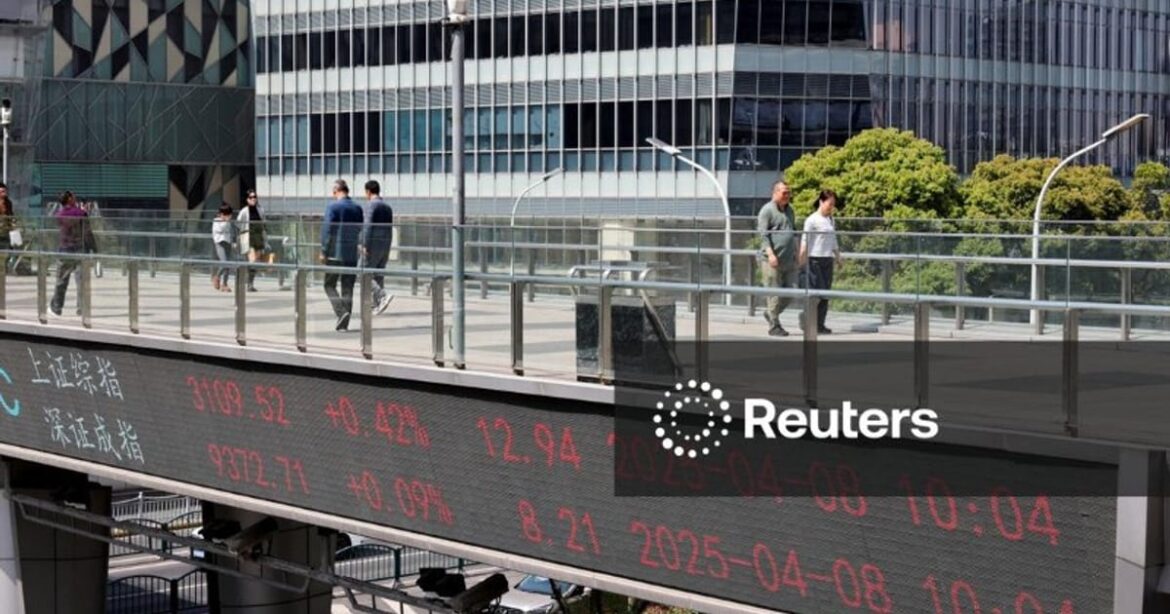 acoes-da-china-fecham-em-baixa-antes-de-reunioes-de-politica-economica;-hong-kong-tem-leve-alta