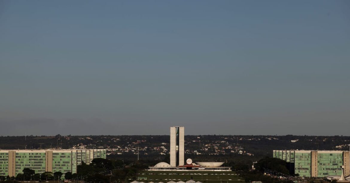 comissao-do-congresso-adia-votacao-da-ldo-de-2026-para-quarta-feira