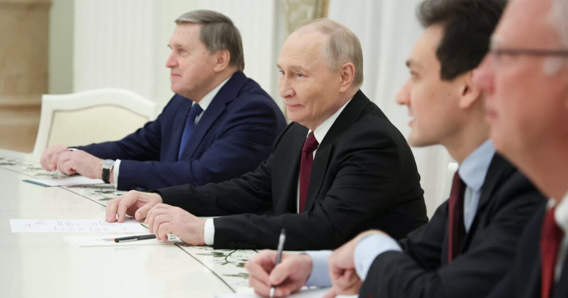 kremlin-diz-que-putin-aceitou-algumas-propostas-dos-eua-sobre-ucrania-e-esta-disposto-a-seguir-conversando