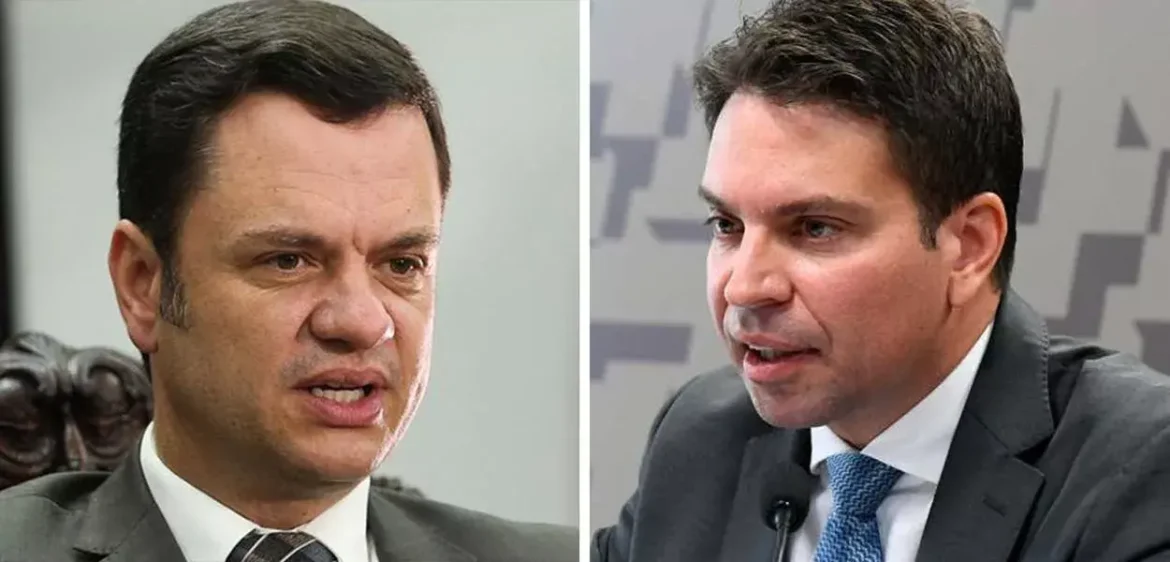 ramagem-e-anderson-torres-sao-demitidos-da-pf-e-perdem-cargos-de-delegados