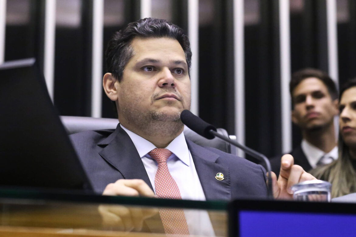 decisao-de-gilmar-que-blinda-stf-irrita-alcolumbre,-e-congresso-discute-reacao