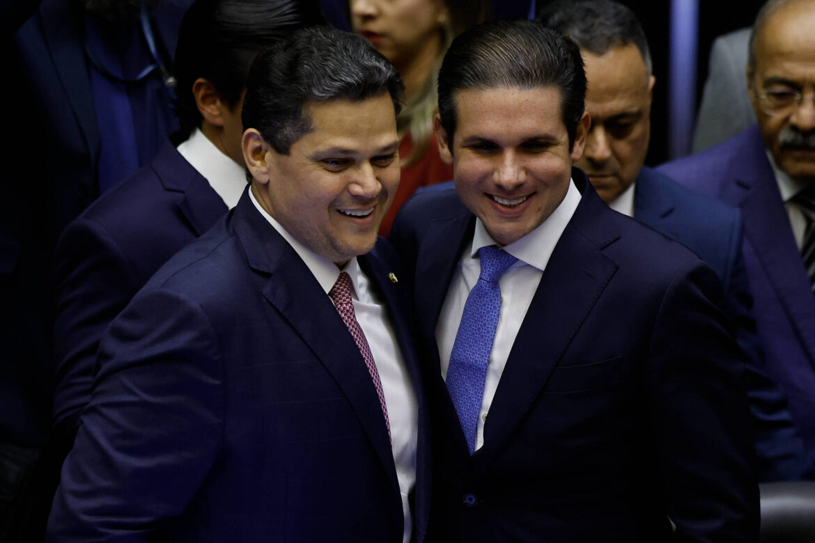 pais-vive-conflito-entre-abusos-do-stf-e-tirania-parlamentar
