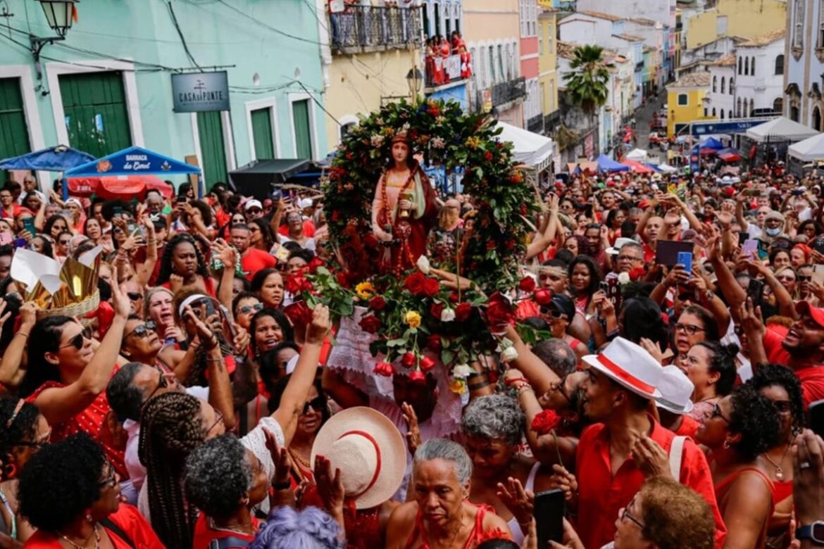 quinta-(4/12)-e-dia-de-santa-barbara,-que-morreu-decapitada-pelo-pai