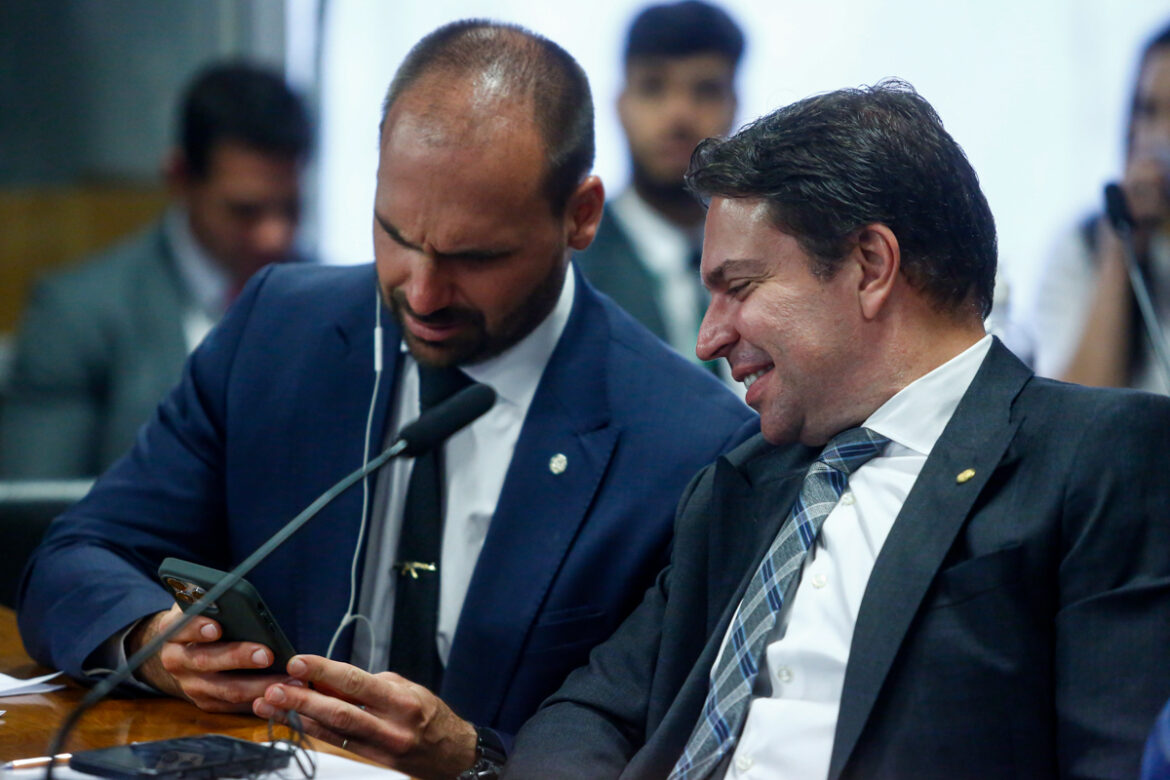 dino-veta-emendas-de-eduardo-bolsonaro-e-ramagem-por-atuacao-irregular