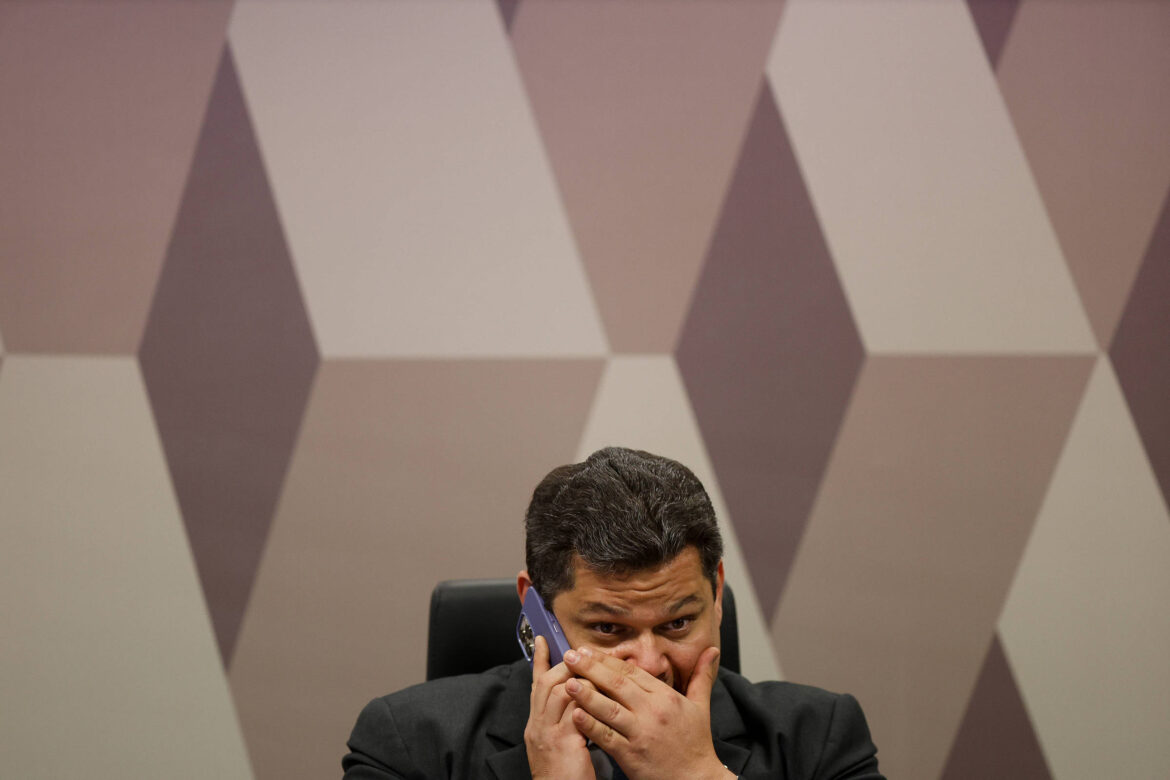 alcolumbre-se-irrita-com-declaracao-de-lula-sobre-sequestro-do-orcamento-e-reclama-com-palacio