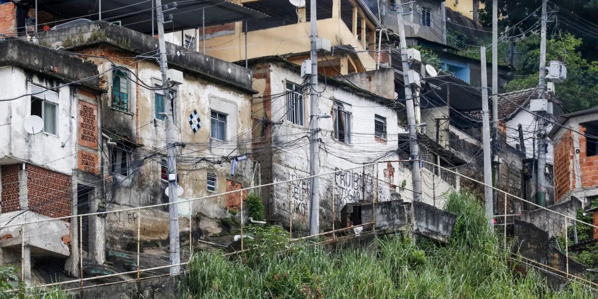 quase-20%-da-populacao-de-favelas-vivem-em-vias-onde-nao-passam-carros