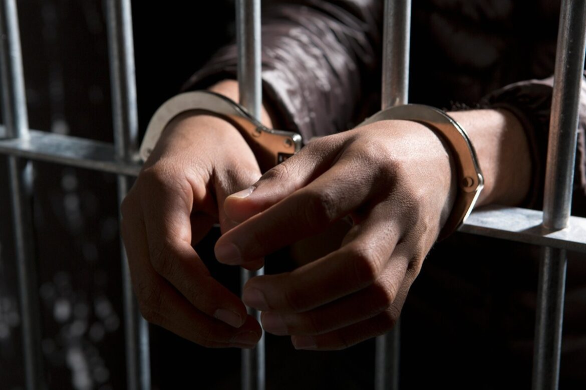 mae-age-como-comparsa-do-filho-em-tentativa-de-homicidio-e-acaba-presa