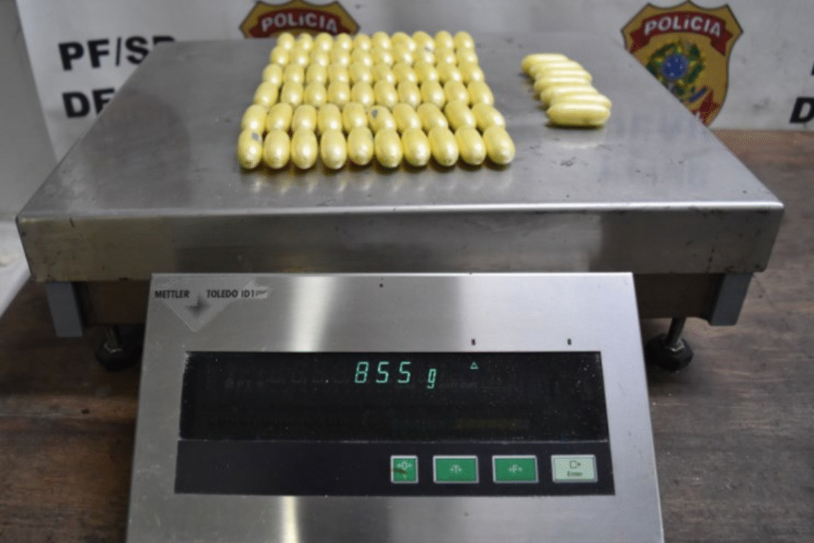 pf-prende-mulher-que-levava-capsulas-de-cocaina-no-estomago-para-paris