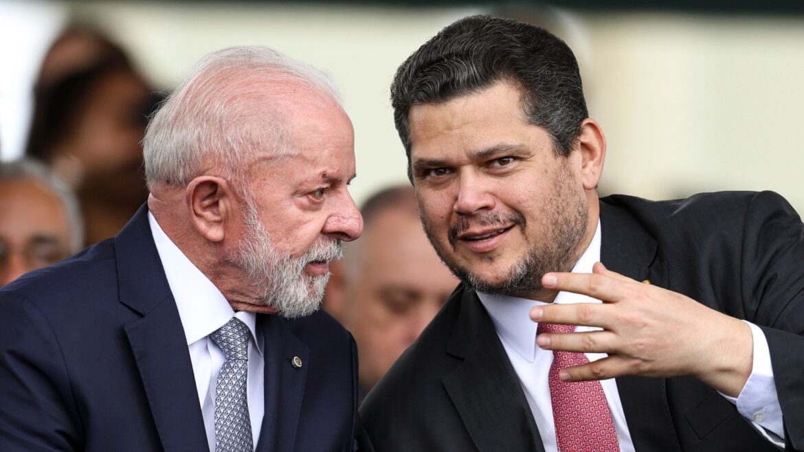 alcolumbre-elogia-lula-e-sinaliza-tregua-com-o-governo