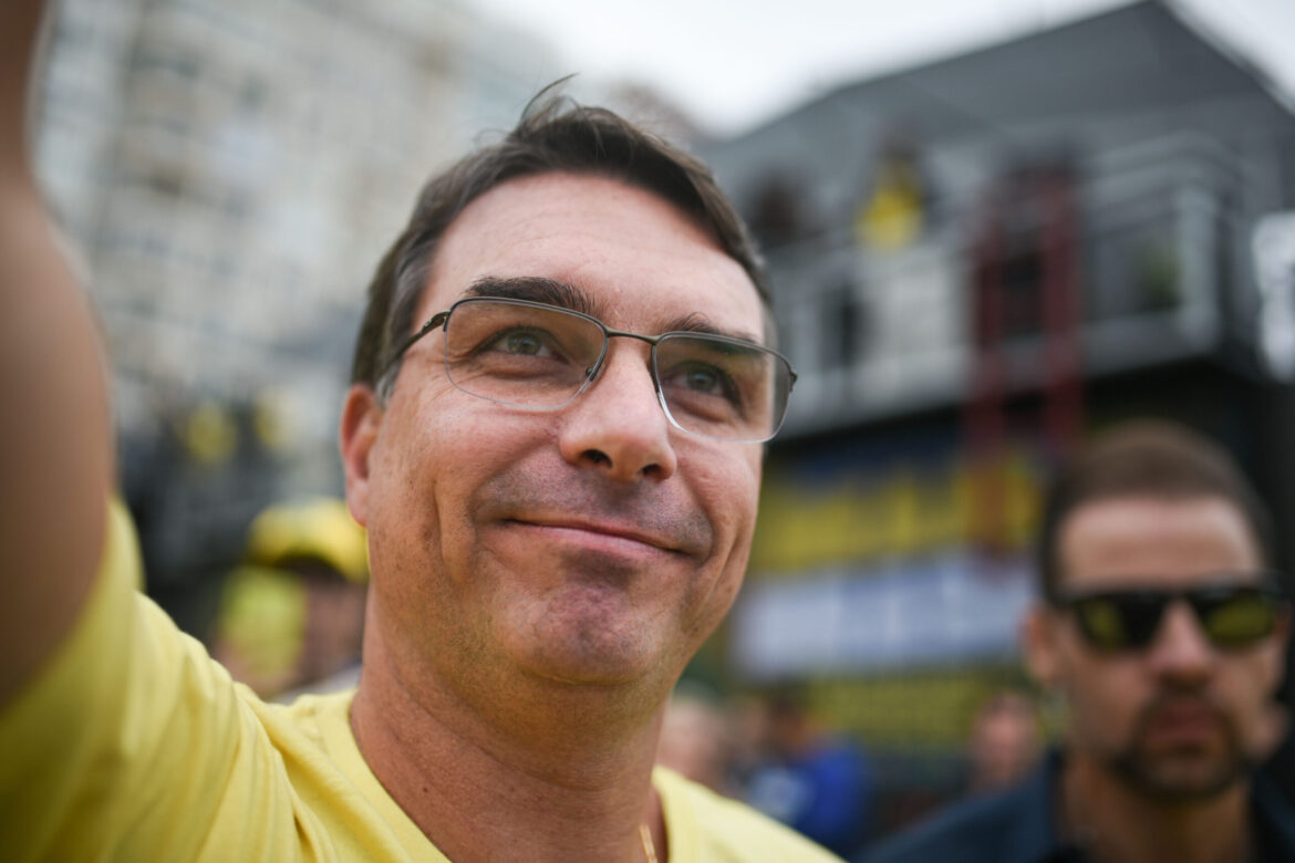preferencia-de-bolsonaro-por-flavio-na-presidencia-divide-a-direita