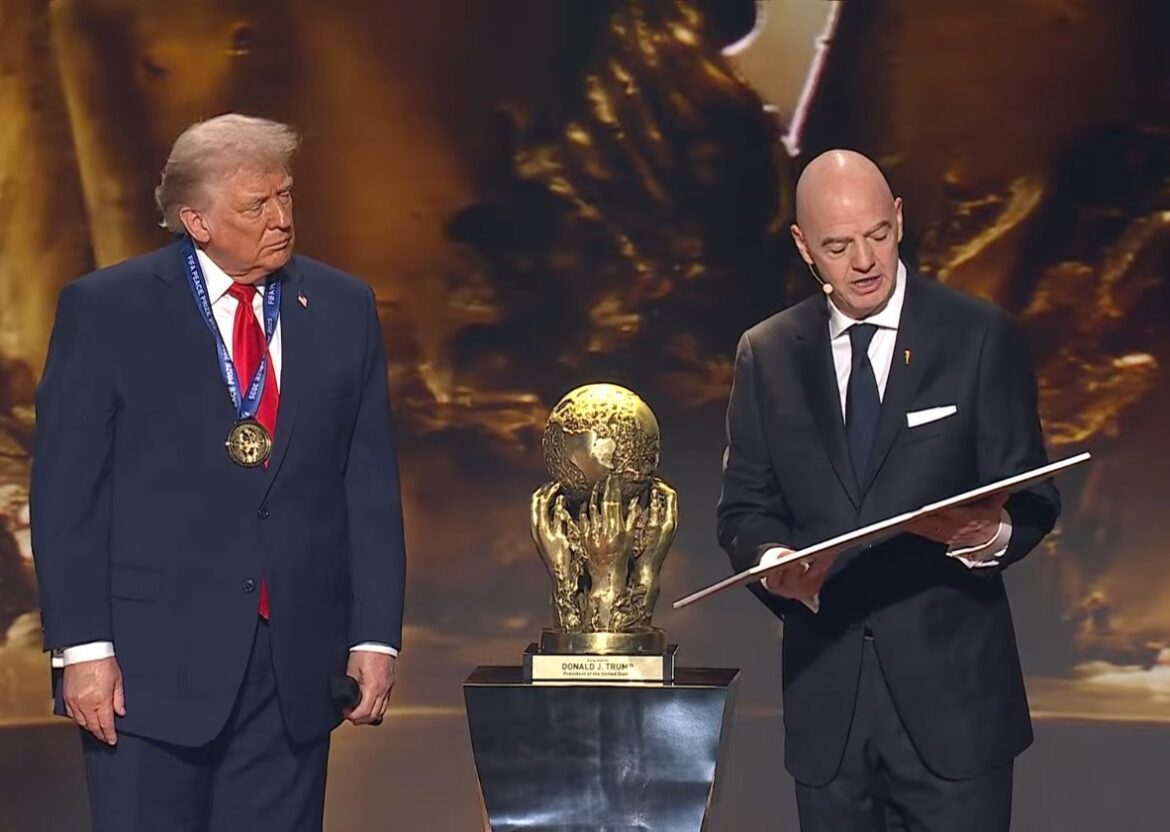constrangedor:-como-o-sorteio-da-copa-virou-um-comicio-de-trump