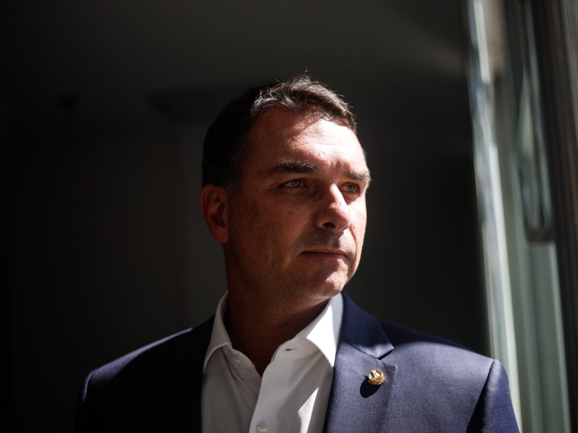 a-vida-politica-de-flavio-bolsonaro