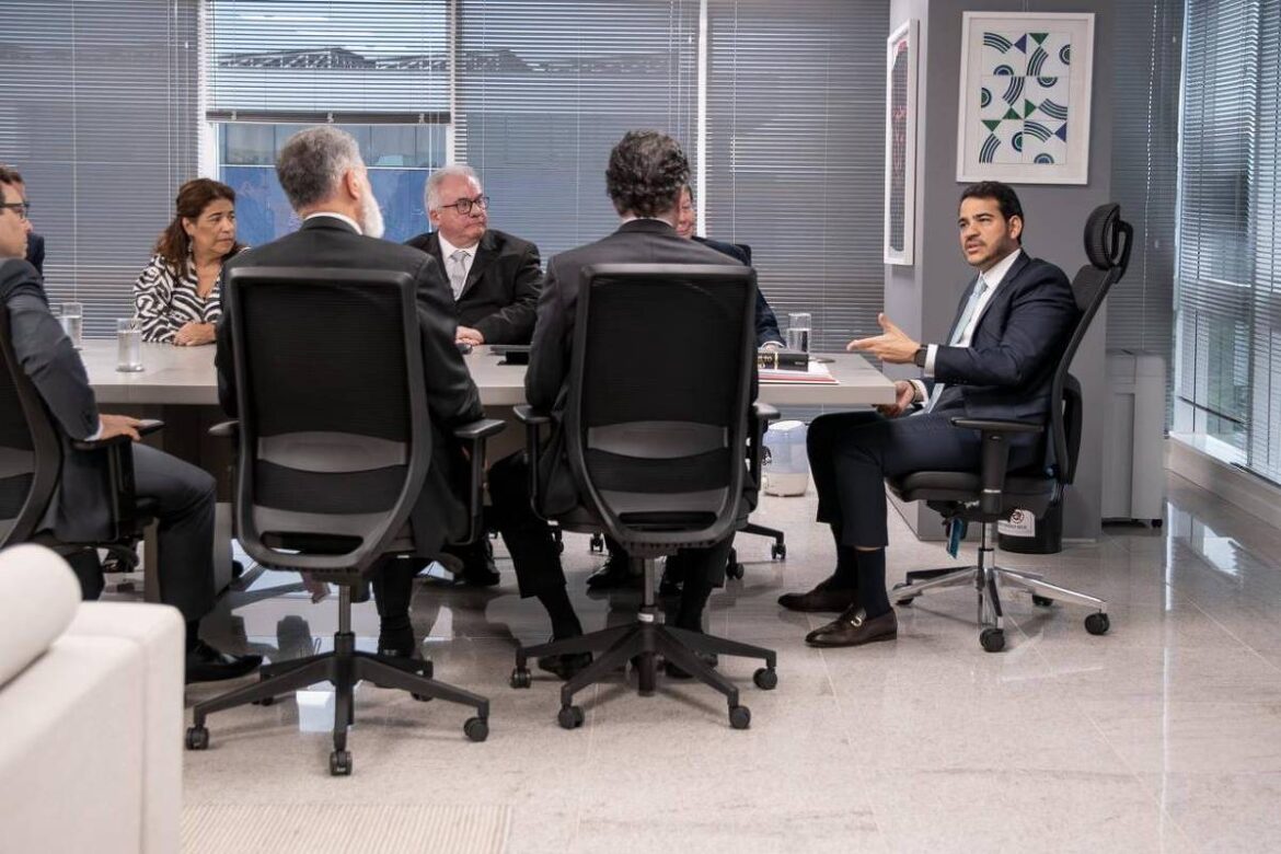 messias-se-reune-com-representantes-do-mundo-do-trabalho-e-promete-respeito-a-direitos-sociais