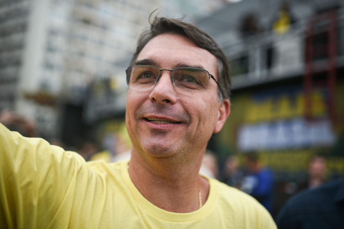 flavio-bolsonaro-anuncia-comeco-de-negociacoes-para-2026-com-anistia