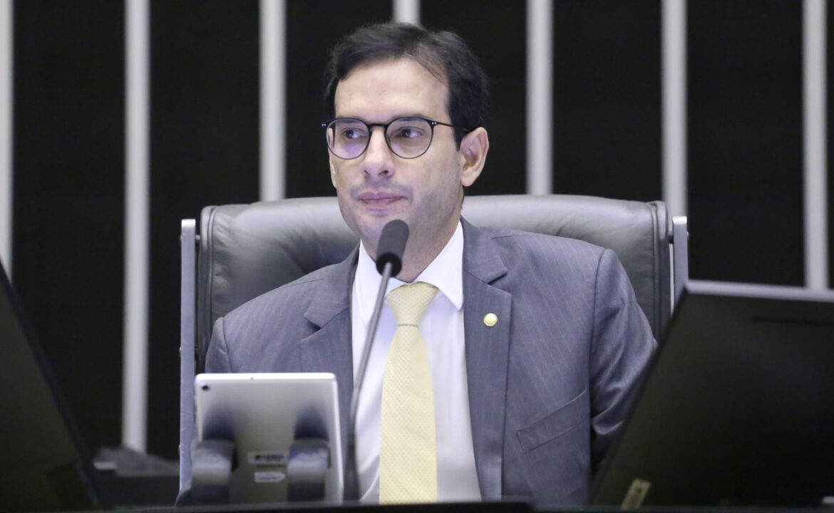 relator-apresenta-substitutivo-de-projeto-que-acaba-com-a-escala-61