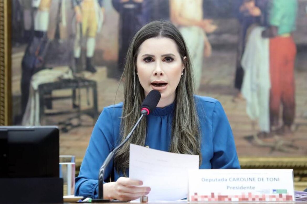 apos-conversa-com-carlos,-deputada-avanca-para-trocar-pl-pelo-novo