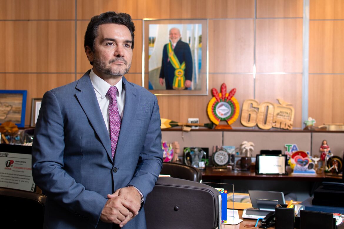 uniao-brasil-expulsa-celso-sabino,-ministro-de-lula