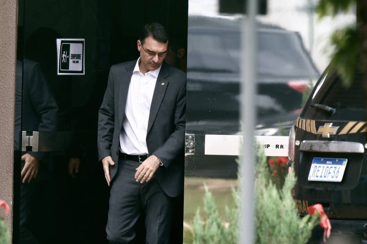 flavio-visita-bolsonaro-e-diz-que-candidatura-nao-tem-preco-e-que-procurara-centrao