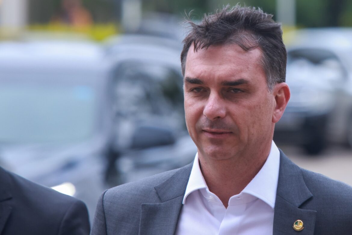 flavio-cita-bolsonaro-angustiado-e-cobra-paulinho-por-pl-da-anistia