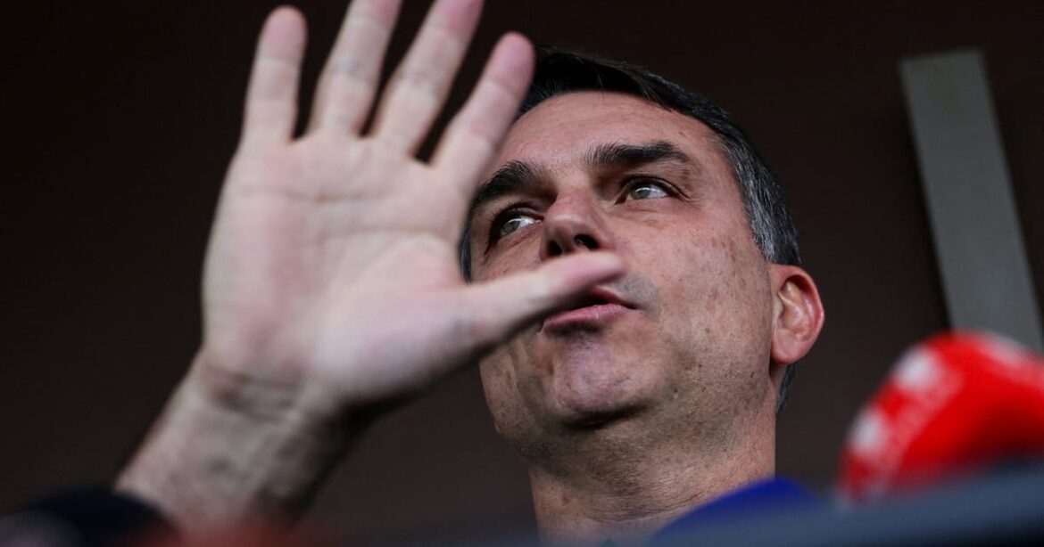 ninguem-vai-levar-a-serio-candidatura-de-flavio-bolsonaro,-diz-presidente-do-pt