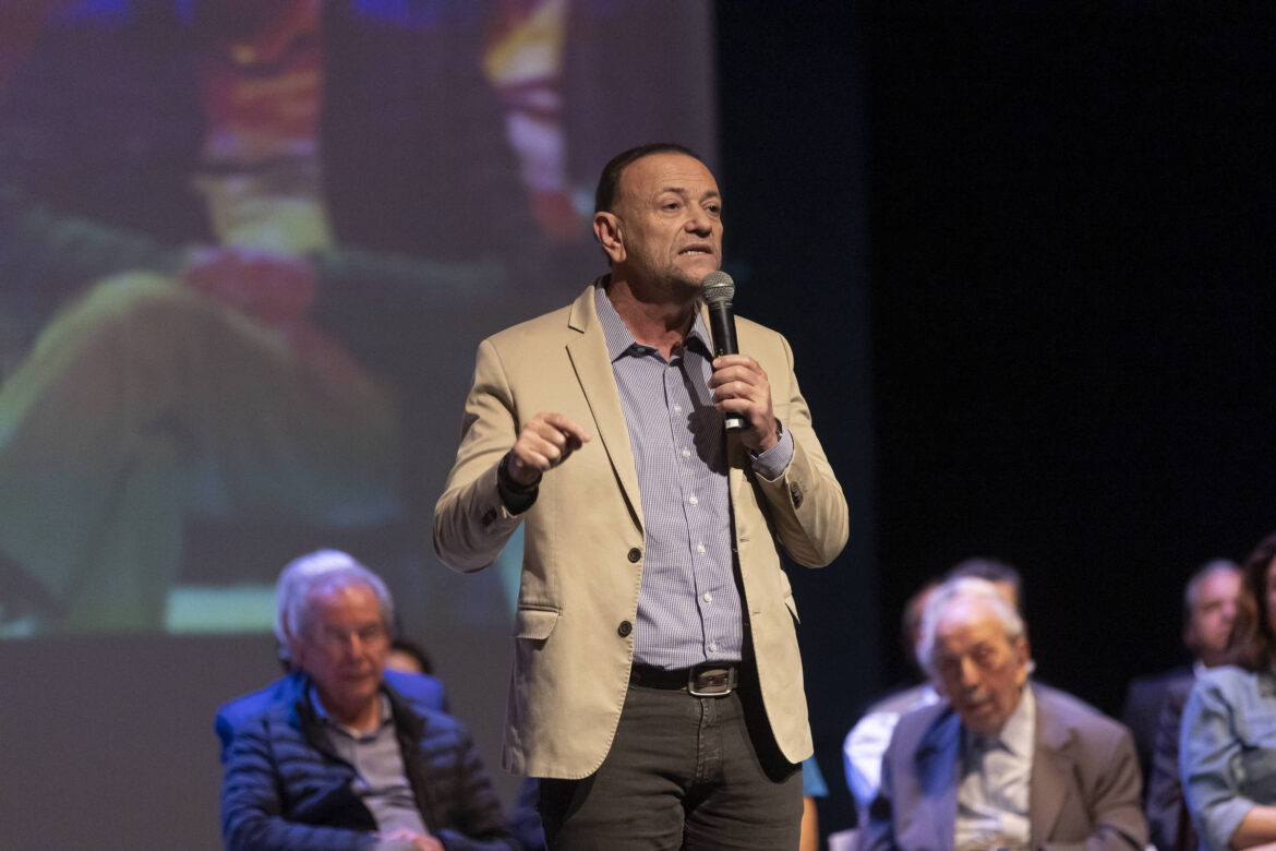 presidente-do-pt-diz-que-ninguem-leva-a-serio-candidatura-de-flavio-bolsonaro