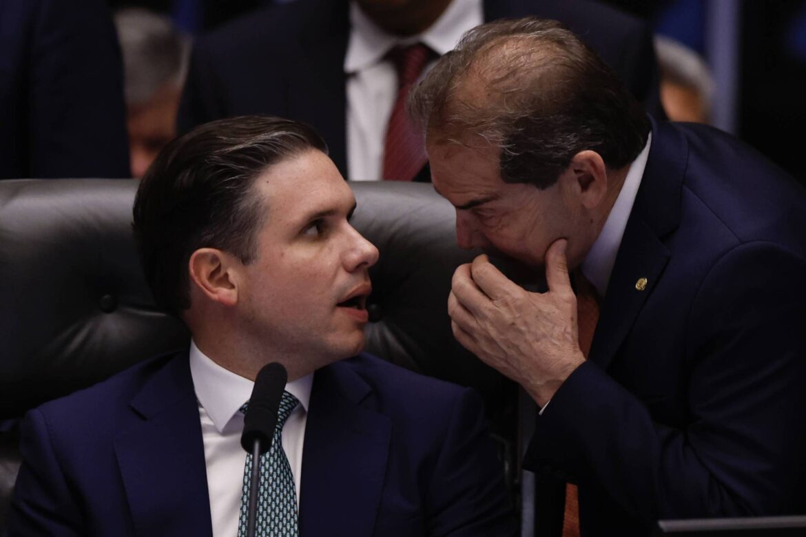 camara-aprova-projeto-de-reducao-de-penas-que-beneficia-bolsonaro-com-aval-do-pl-e-protesto-do-governo