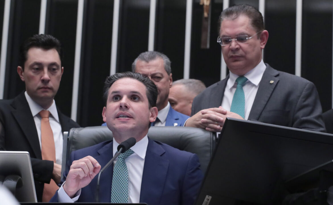 violencia-de-hugo-motta-contra-jornalistas-comecou-apos-pergunta-sobre-rachadinha