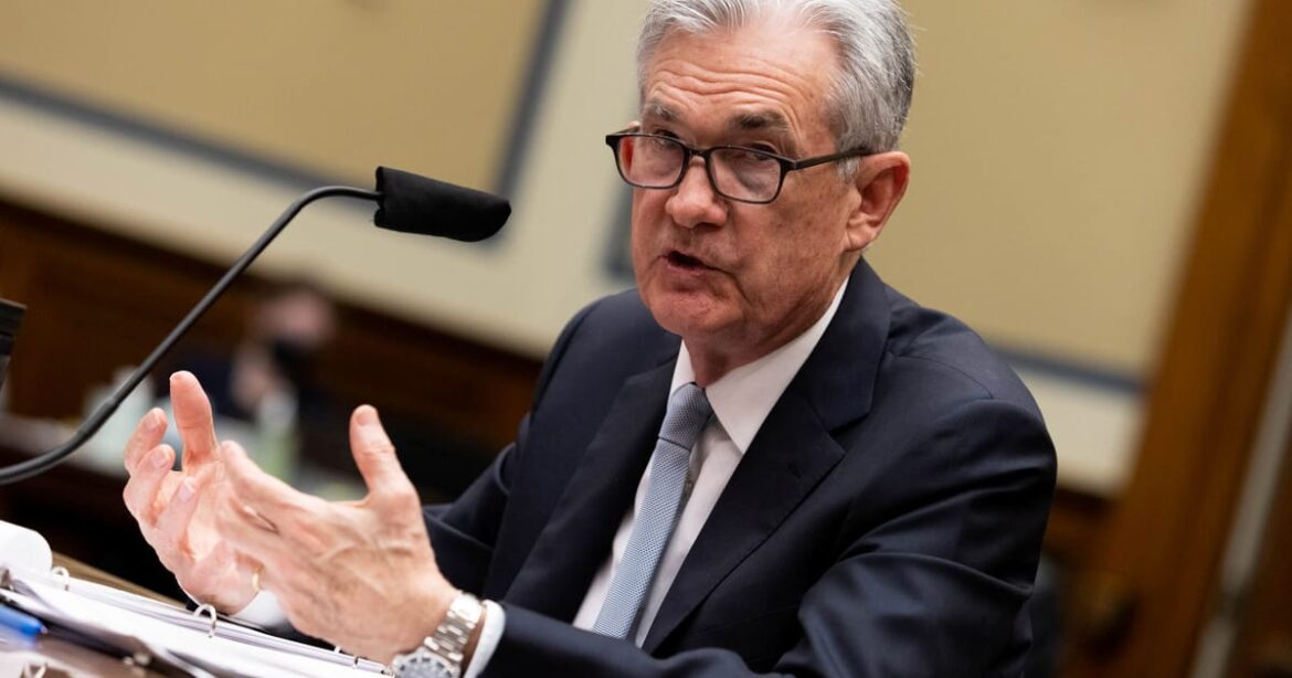 politica-de-juros-do-fed-esta-bem-posicionada,-mas-ajustes-futuros-nao-estaoem-curso-predefinido,-diz-powell