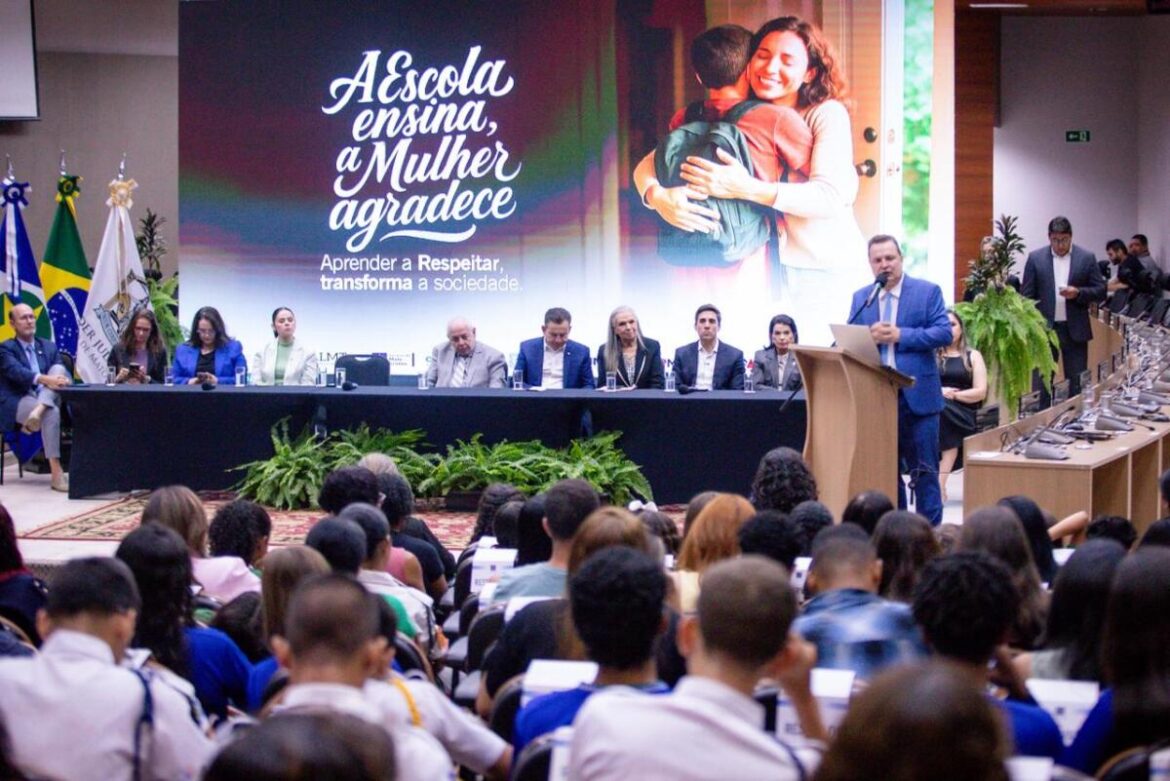 deputado-max-russi-reforca-compromisso-no-combate-a-violencia-contra-a-mulher