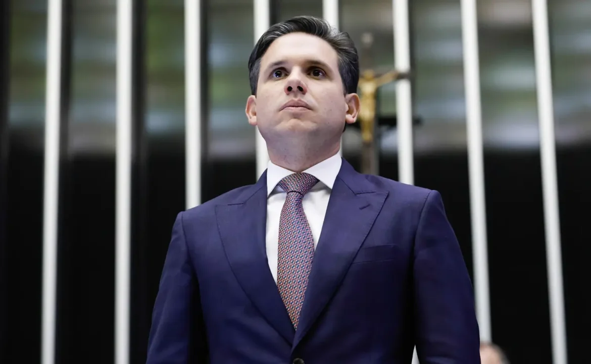 motta-fica-isolado-na-camara-apos-irritar-esquerda,-bolsonaristas-e-centrao
