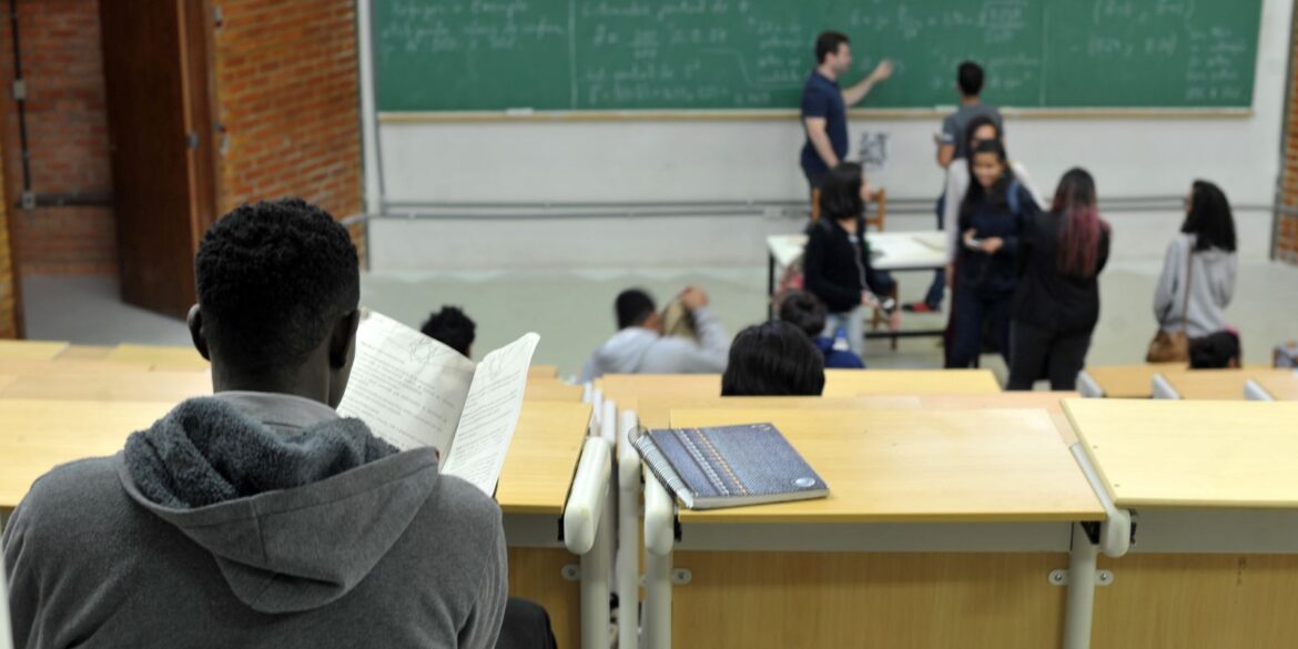 deputados-de-sc-proibem-cotas-raciais-em-universidades-estaduais