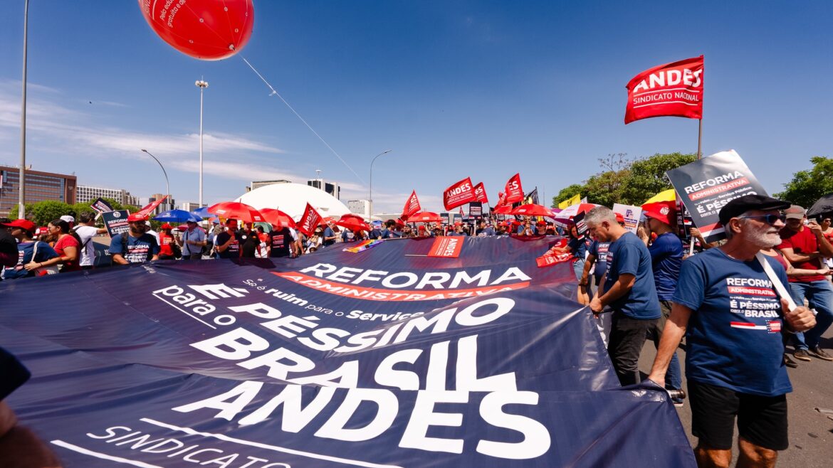 o-orcamento-em-jogo:-a-reforma-administrativa-cria-falsos-viloes-para-esconder-os-verdadeiros-algozes