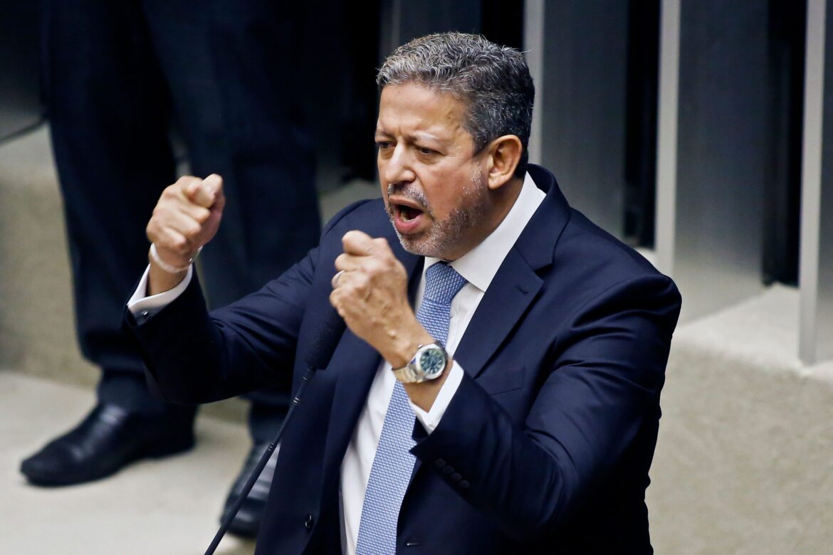 deputado-diz-que-foi-pressionado-e-levou-bronca-de-lira-ao-questionar-emendas