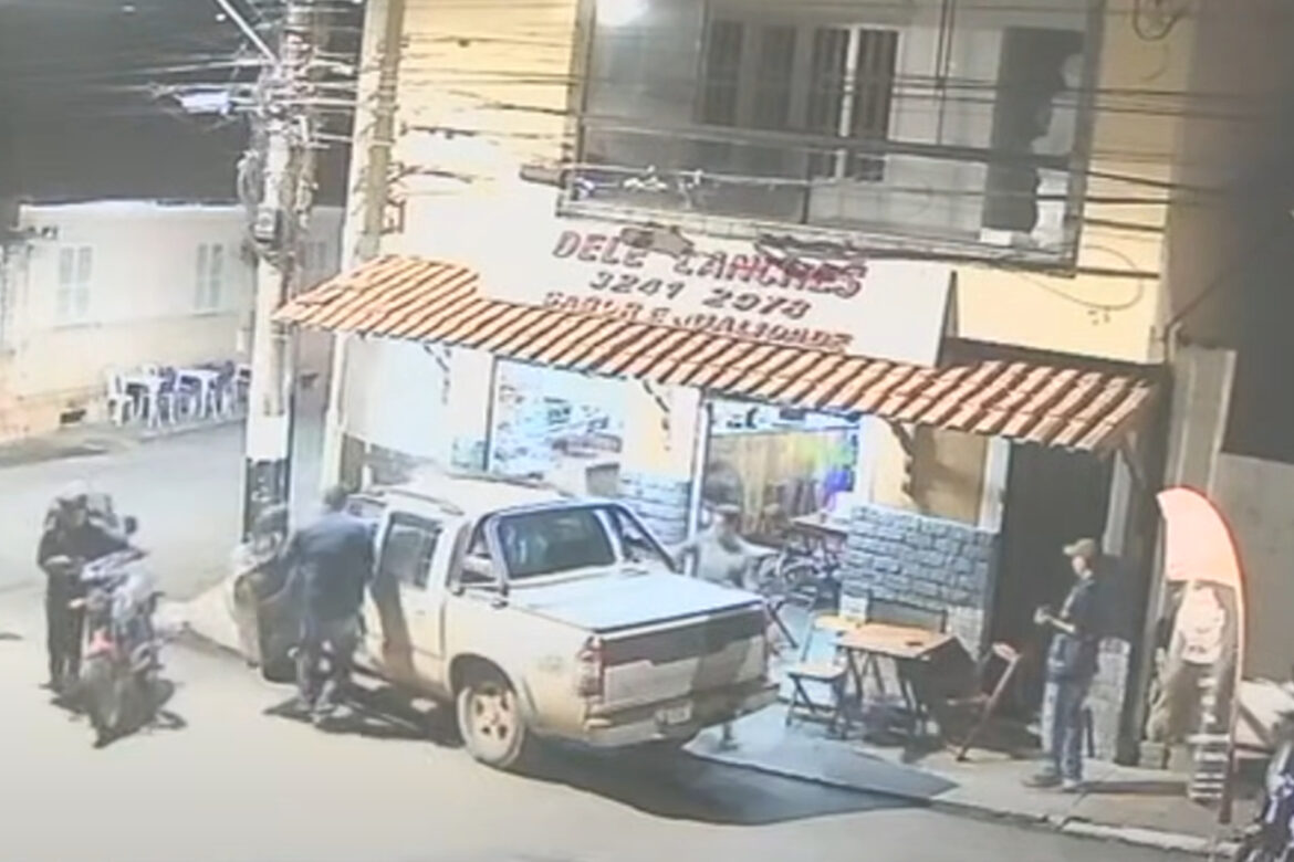 caminhonete-invade-calcada-e-mata-professor;-crianca-teria-ligado-veiculo