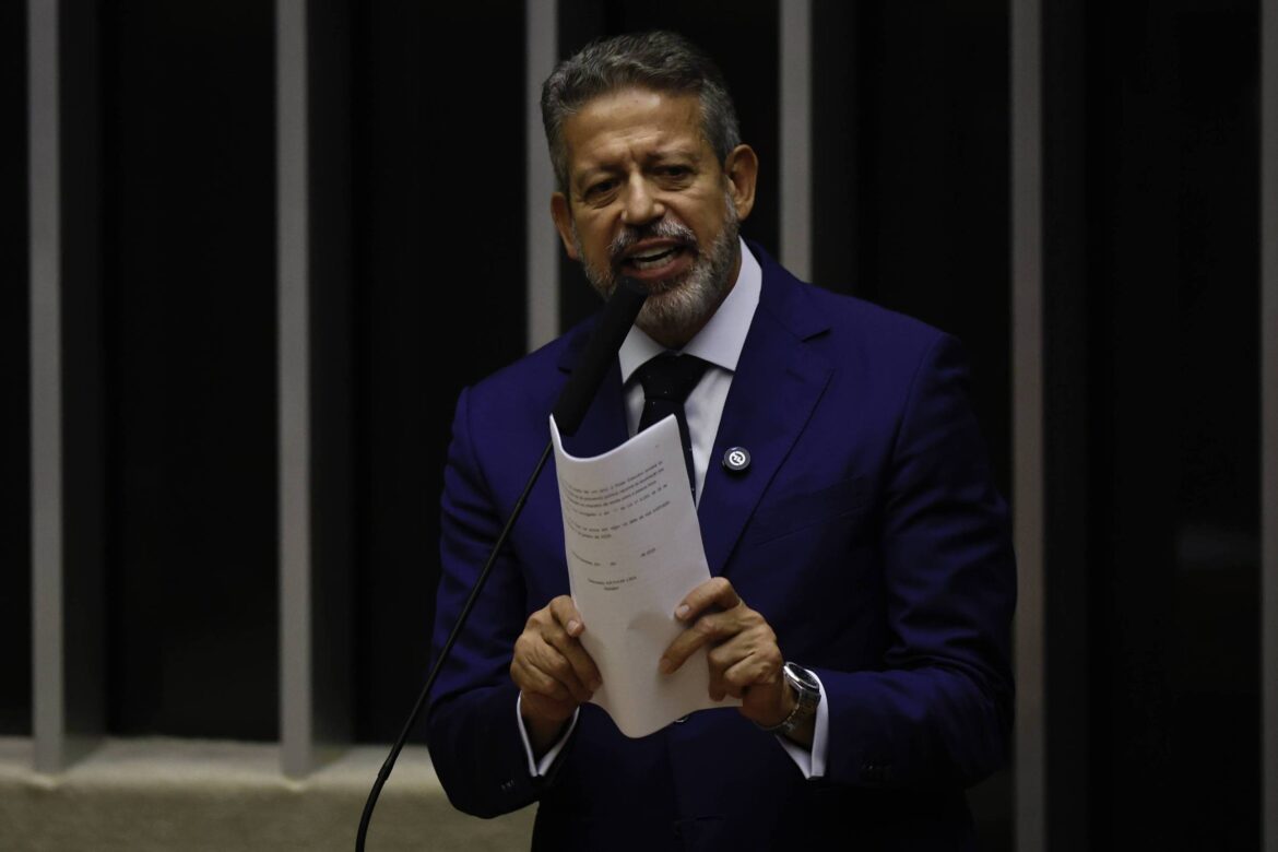 pf-faz-operacao-contra-irregularidades-em-emendas-e-mira-assessora-ligada-a-lira